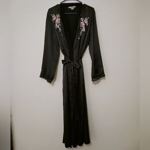 Elegant Linea Donatella Black Satin Pink Floral Embroidered Robe